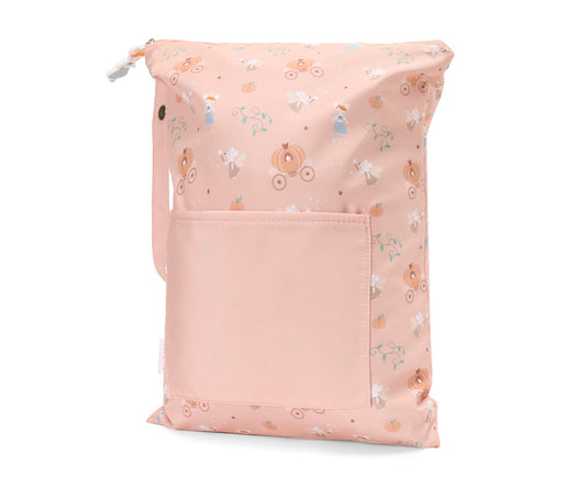 Borsa Impermeabile Grande Mouse Fairies Tutete - vista 3/4 laterale rosa cipria con pattern all-over topolina Cenerentola carrozze zucca, maniglietta con bottone a pressione e cerniera con tiretto silicone