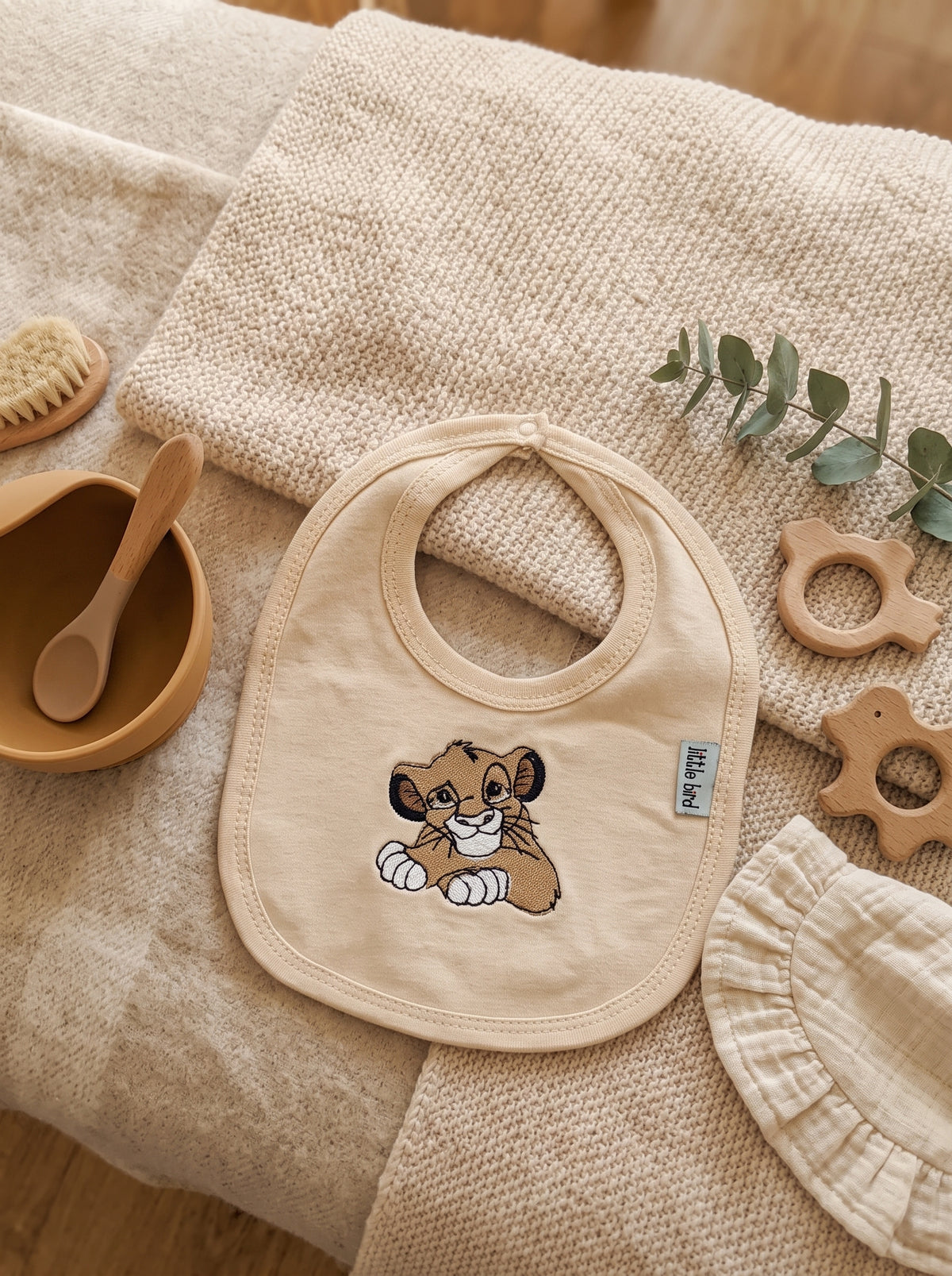 Little Bird - Bavoir Personnalisable Minù - Brodé à la Main - Cadeau de Naissance