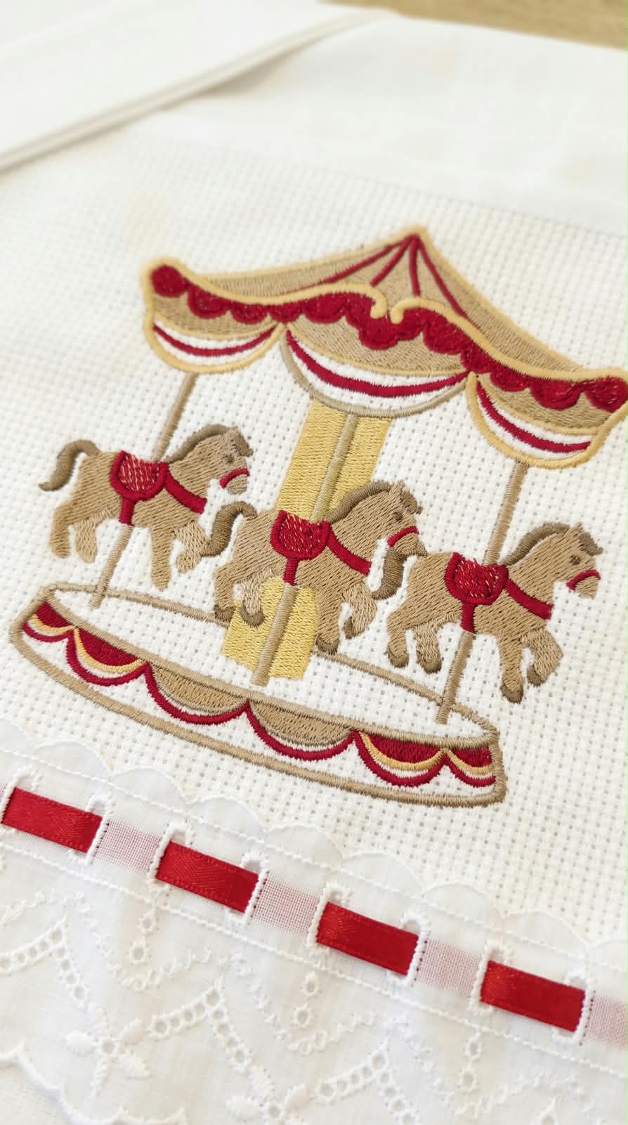 Little Bird - Drap Housse Bébé Canards sur Arc-en-ciel Personnalisable avec Prénom - 100% Coton - Landau Bébé - Cadeau de Naissance