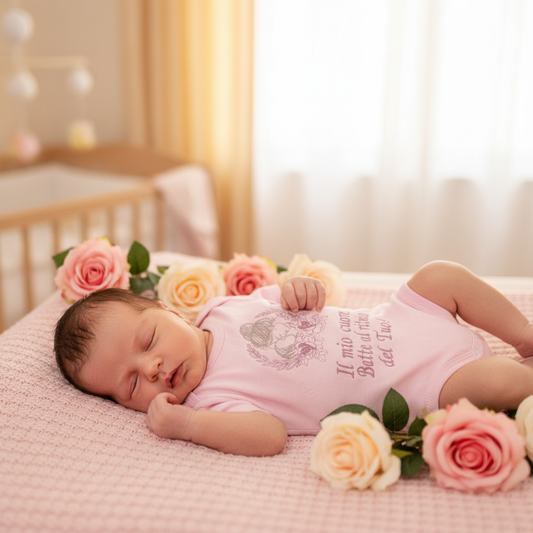 Lifestyle - neonato con body rosa