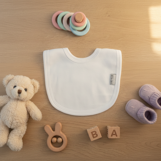 Bavetta bianca Little Bird lifestyle con props