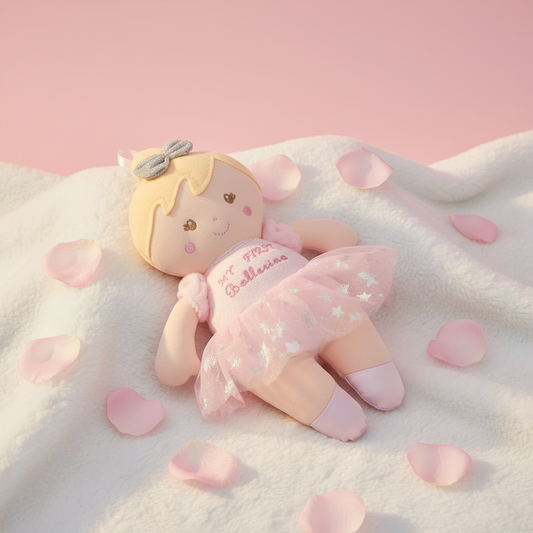 Bambola Ballerina su copertina morbida con petali rosa
