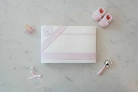 Lenzuolino Carrozzina Rosa - lifestyle flat lay