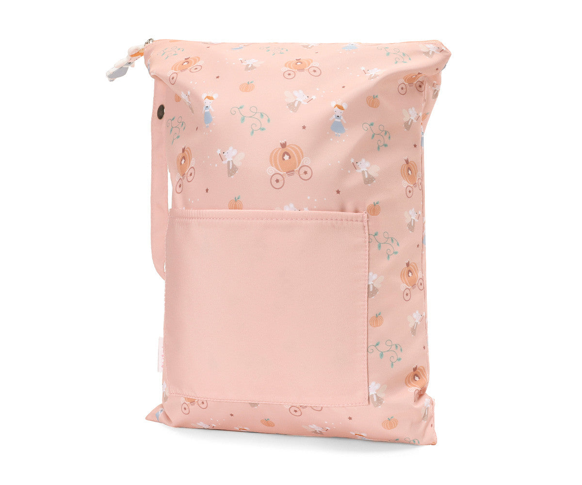 Borsa Impermeabile Grande Mouse Fairies Tutete - vista 3/4 laterale rosa cipria con pattern all-over topolina Cenerentola carrozze zucca, maniglietta con bottone a pressione e cerniera con tiretto silicone