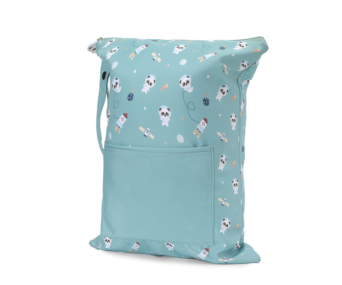 Borsa Impermeabile Grande Pandas in Space Tutete - vista laterale con profilo e maniglietta teal con bottone a pressione per passeggino