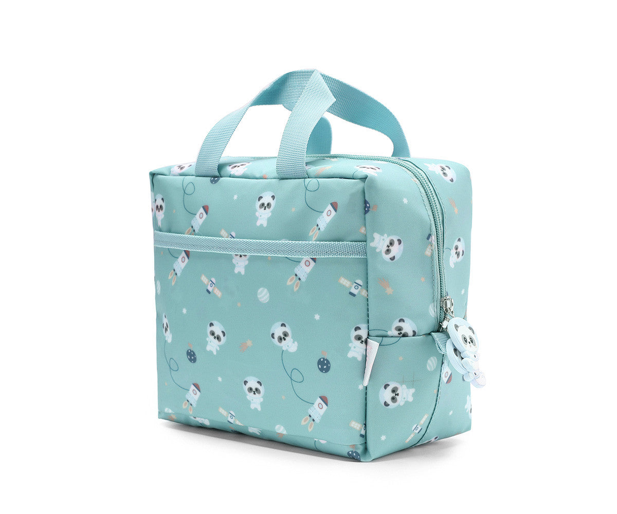Borsa Termica Merenda Pandas in Space Tutete - vista laterale con profondità 9cm, manici teal e tiretto decorativo panda in silicone