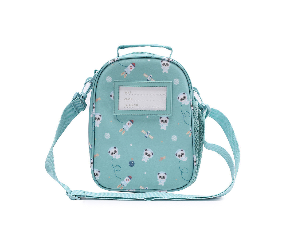 Borsa Termica 3D Pandas in Space Tutete - vista posteriore con pattern all-over pandine astronaute e razzi, taschina ID laminata nome/classe/telefono