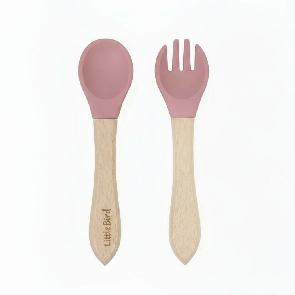 Set Posate Svezzamento Little Bird Dark Pink - Cucchiaio e Forchetta con Manico in Legno e Testa in Silicone BPA Free