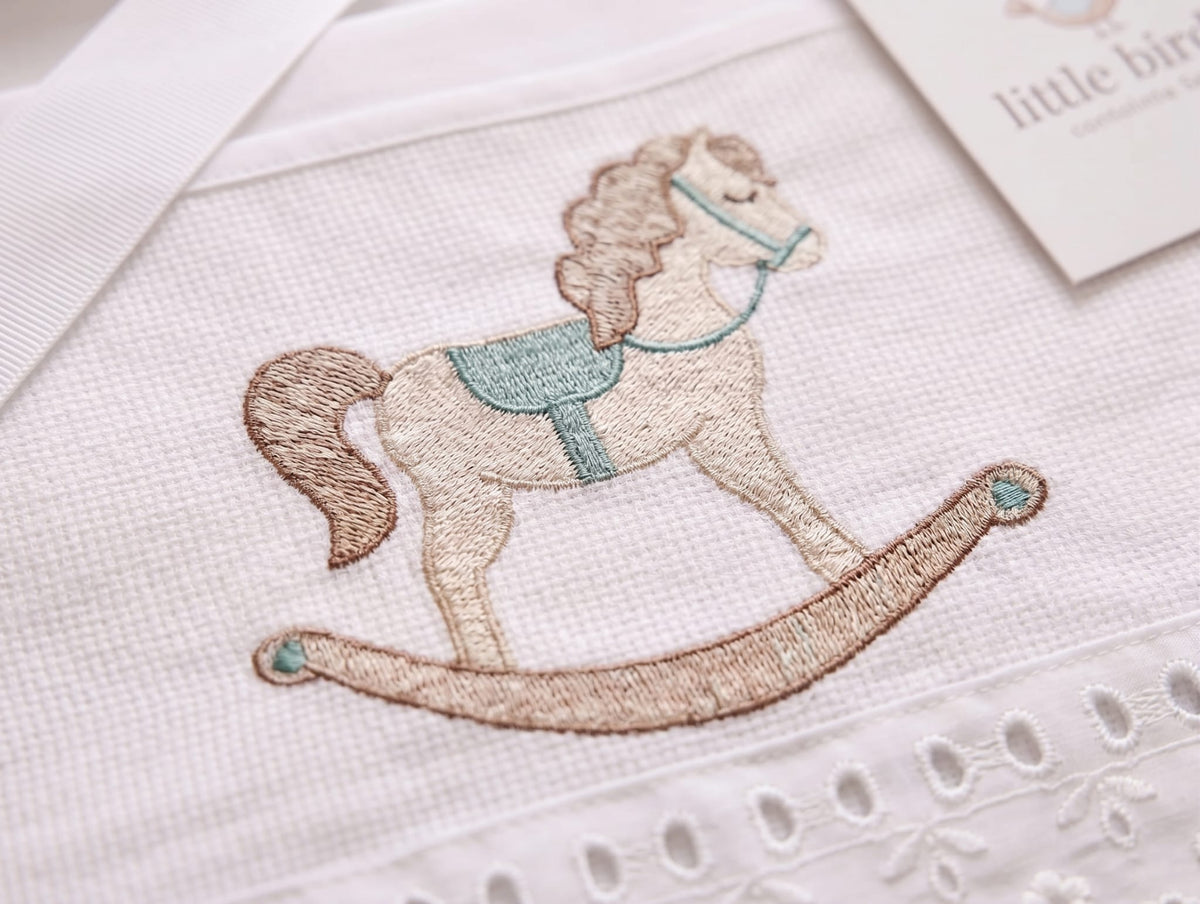 Little Bird - Drap Housse Bébé Canards sur Arc-en-ciel Personnalisable avec Prénom - 100% Coton - Landau Bébé - Cadeau de Naissance