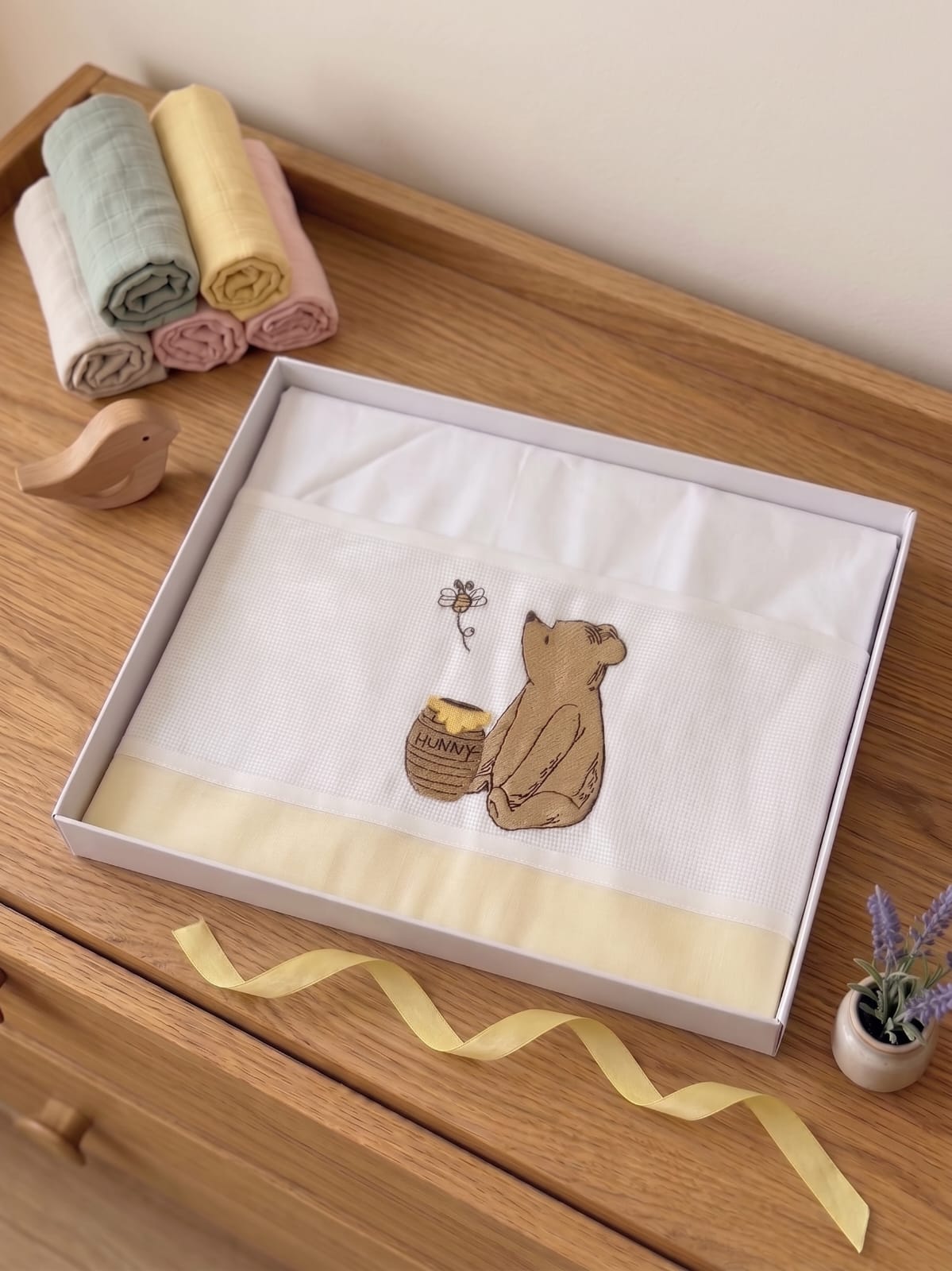 Little Bird - Lenzuolino Winnie the Pooh Personalizzabile con Nome - Cotone 100% - Carrozzina o Culla Neonato - Regalo Nascita