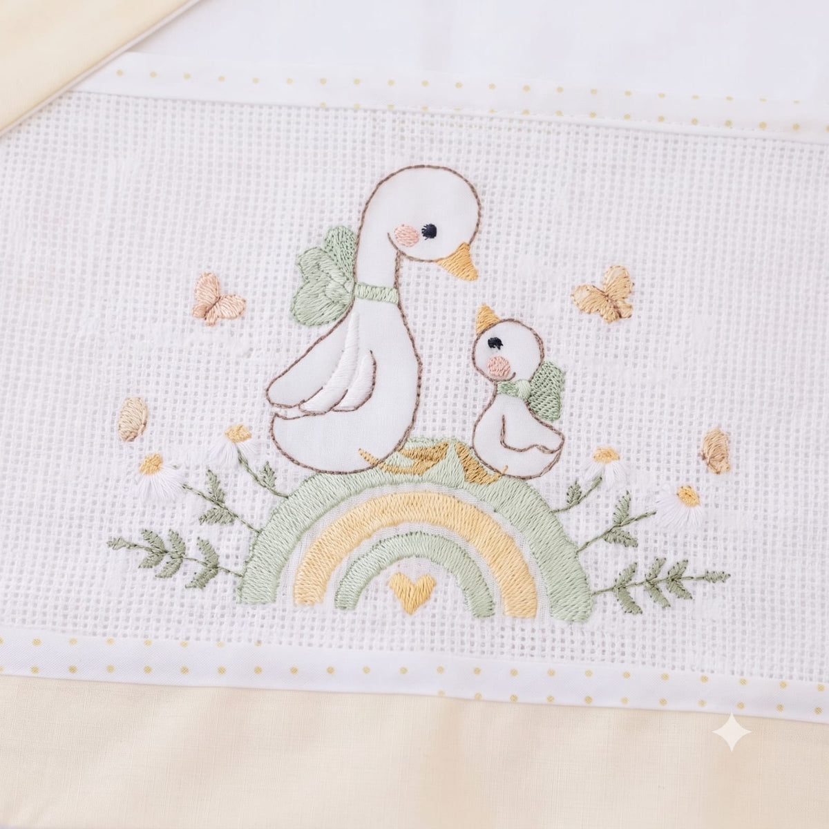 Little Bird - Drap Housse Bébé Canards sur Arc-en-ciel Personnalisable avec Prénom - 100% Coton - Landau Bébé - Cadeau de Naissance