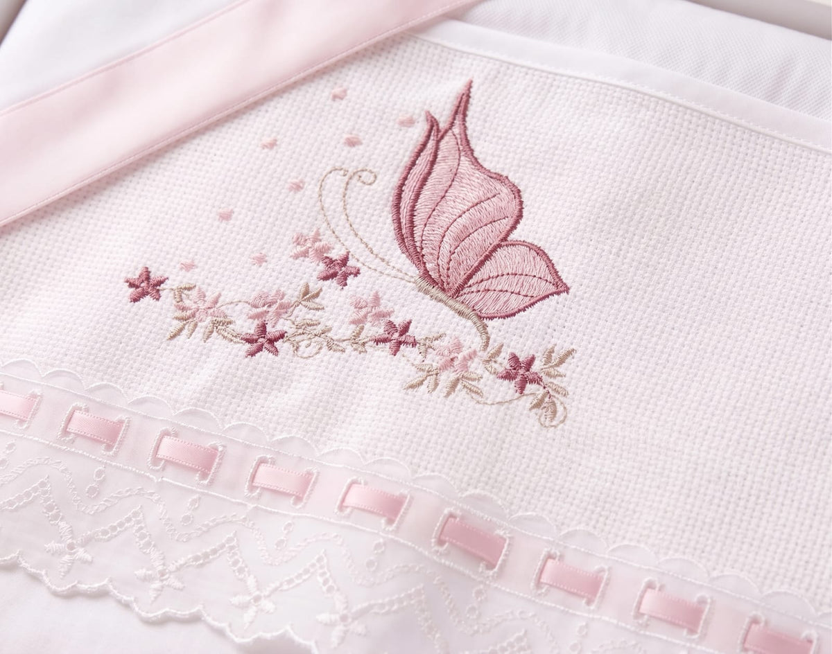 Little Bird - Lenzuolino Farfalla Pizzo San Gallo Nastro Rosa Personalizzabile con Nome - Cotone 100% - Carrozzina o Culla Neonato - Regalo Nascita