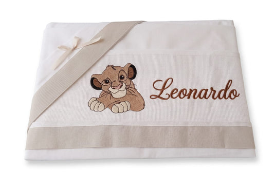 Little Bird - Drap-housse Simba Personnalisable avec Prénom - 100% Coton - Landau Bébé - Cadeau de Naissance