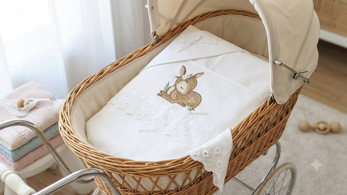 Little Bird - Drap-housse Bambi Personnalisable avec Prénom - 100% Coton - Landau Bébé - Cadeau de Naissance