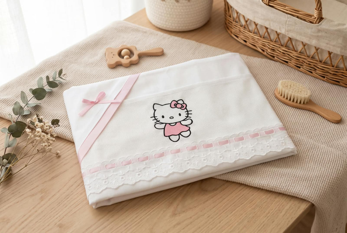 Little Bird - Lenzuolino Hello Kitty Personalizzabile con Nome - Cotone 100% - Carrozzina o Culla Neonato - Regalo Nascita