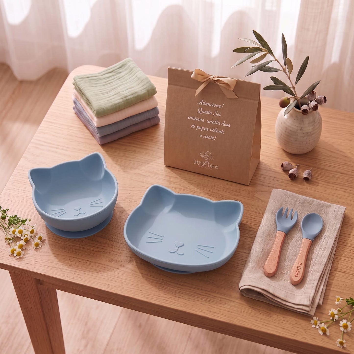 Set pappa gatto dusty blu - lifestyle tavolo legno