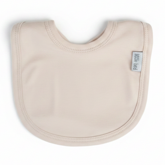 Bavetta beige sfondo bianco professionale