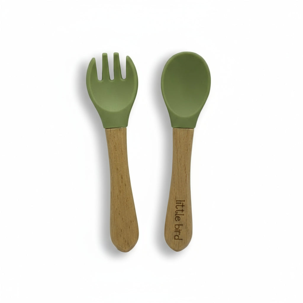 Set Posate Svezzamento Little Bird Olive - Cucchiaio e Forchetta con Manico in Legno e Testa in Silicone BPA Free