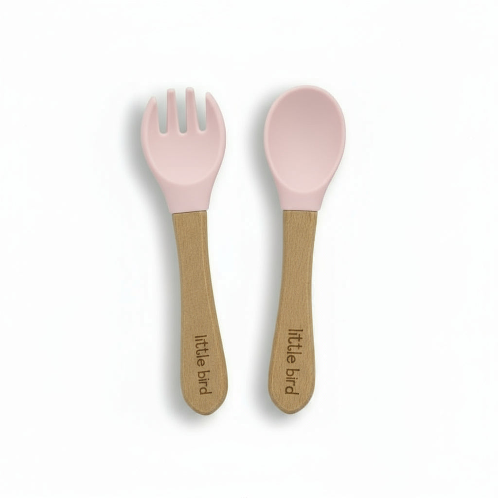 Set Posate Svezzamento Little Bird Pink - Cucchiaio e Forchetta con Manico in Legno e Testa in Silicone BPA Free
