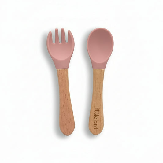 Set Posate Svezzamento Little Bird Rose Pink - Cucchiaio e Forchetta con Manico in Legno e Testa in Silicone BPA Free