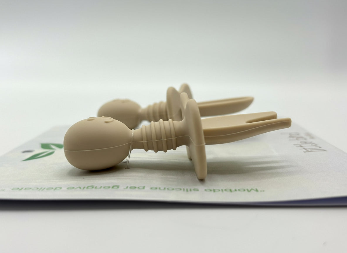 Set Posate Svezzamento 2-in-1 in Silicone BPA Free Beige - Forchetta e Cucchiaio Massaggiagengive Little Bird