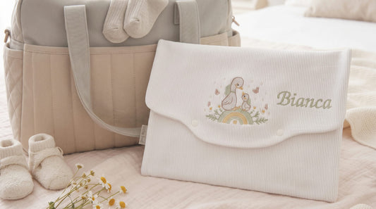Little Bird - Busta Cambio Neonato e Nido Paperelle su Arcobaleno - Personalizzabile con Nome - Organizer Borsa Parto