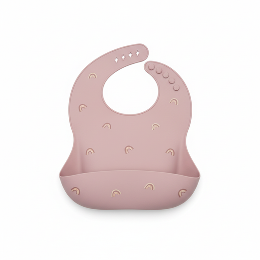 Bavetta rosa con arcobaleno in silicone su sfondo bianco