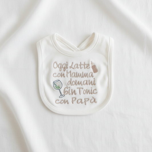 Bavetta ricamata sfondo bianco - Oggi Latte con Mamma Domani Gin Tonic con Papà