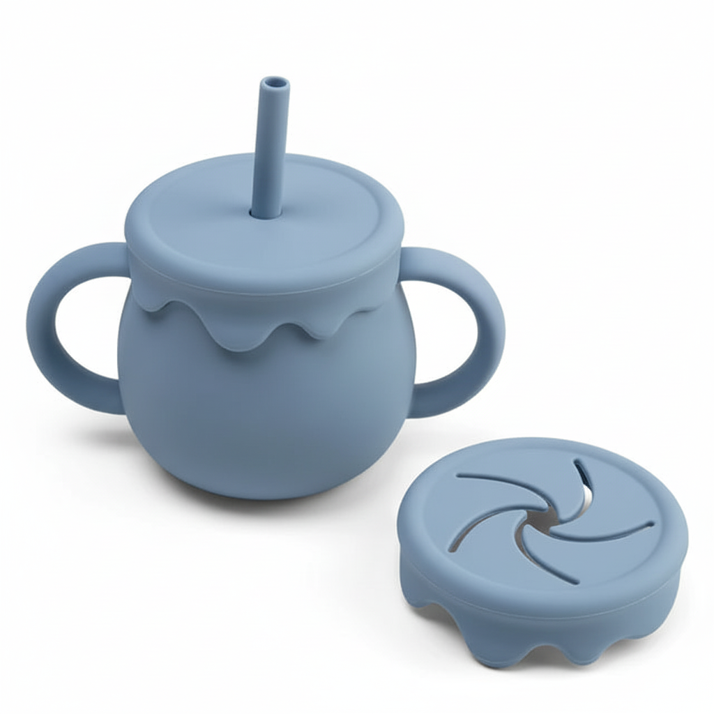 Bicchiere sippy dusty blue sfondo bianco