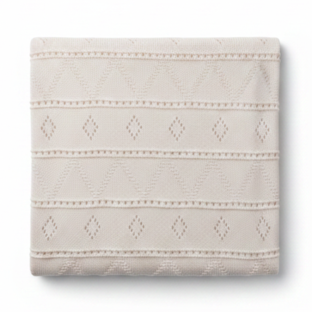 Copertina triangoli traforati beige sfondo bianco professionale - Little Bird