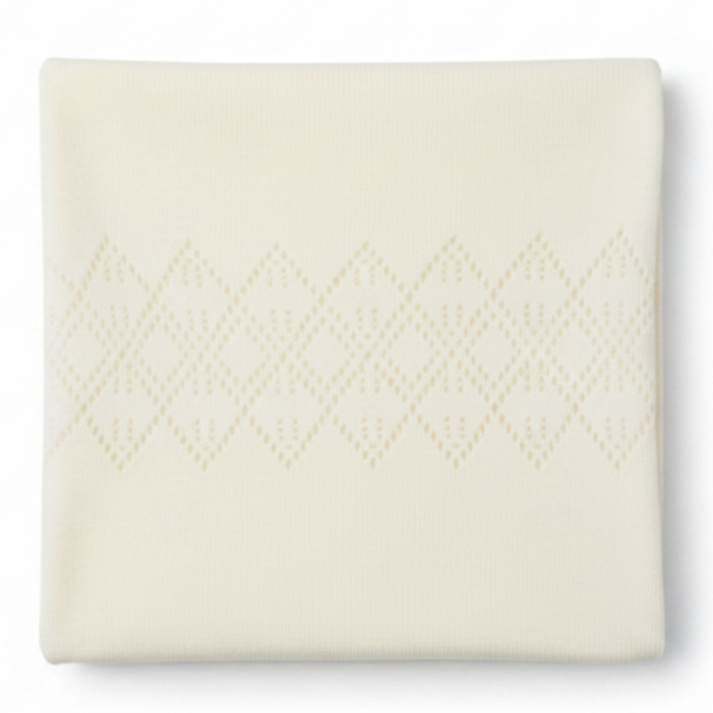 Copertina Traforata Avorio sfondo bianco