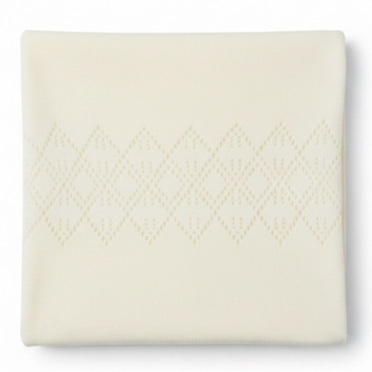 Copertina Traforata Avorio sfondo bianco