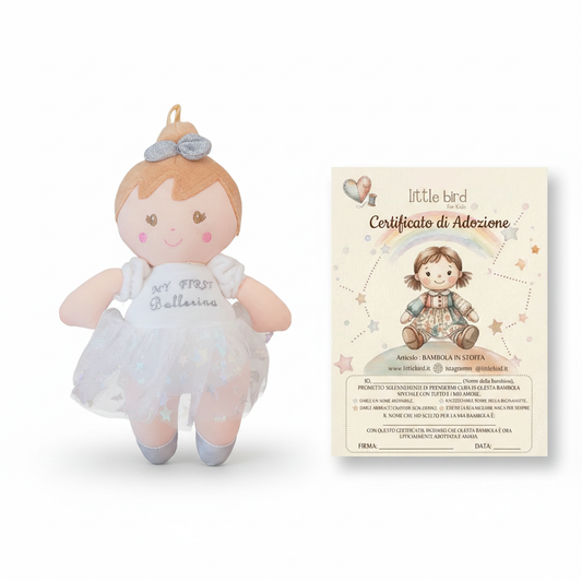Bambola Bianca Ballerina con Certificato di Adozione su sfondo bianco