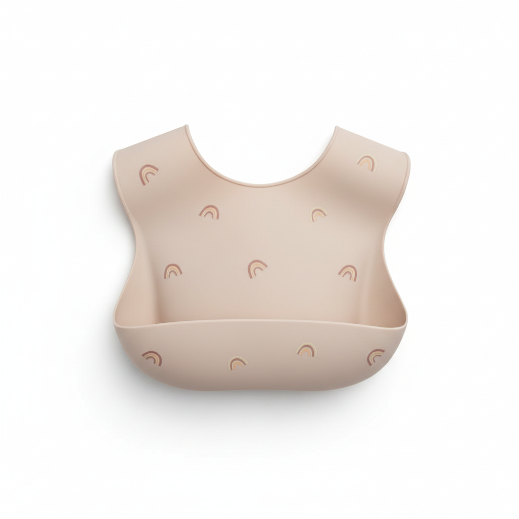 Bavetta beige con arcobaleno in silicone su sfondo bianco