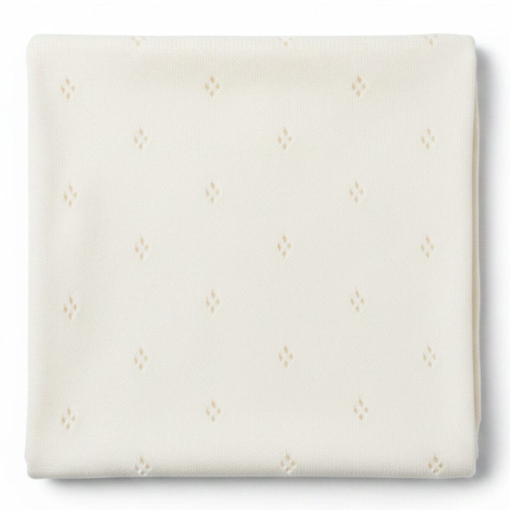 Copertina Traforata Rombi Avorio sfondo bianco