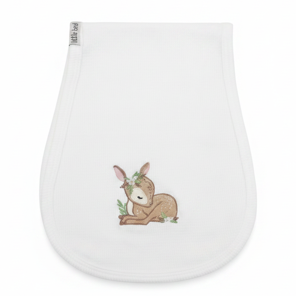 Telospalla bianco con ricamo Bambi su sfondo bianco
