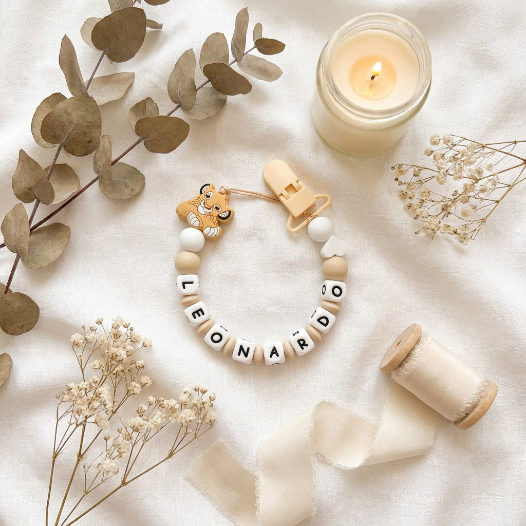 Little Bird - Kit Nascita Premium Simba - Bavetta + Portaciuccio + Massaggiagengive - Regalo Nascita