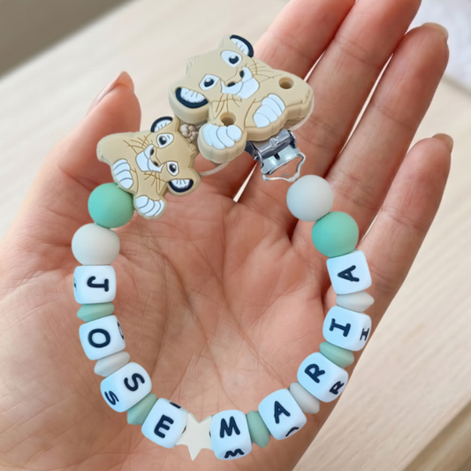 Little Bird- Portaciuccio Simba personalizzato con nome - 100% BPA free - Regalo Nascita