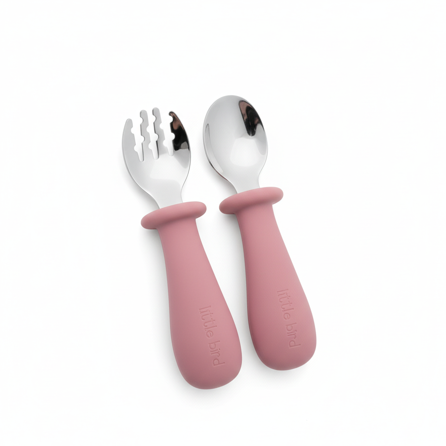 Posate rosa dark sfondo bianco