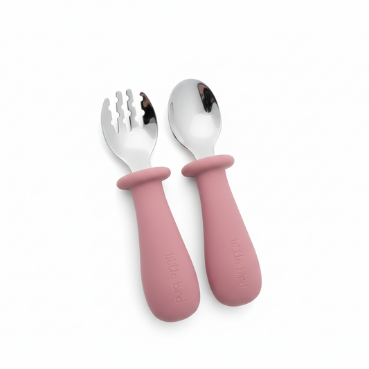 Posate rosa dark sfondo bianco