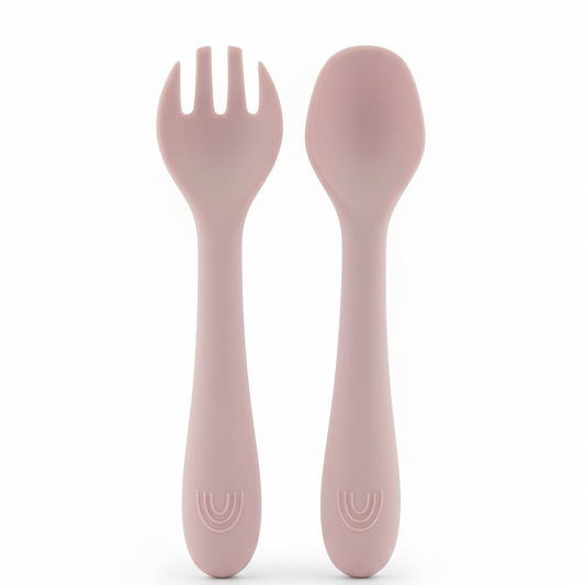 Posate rose pink verticale sfondo bianco